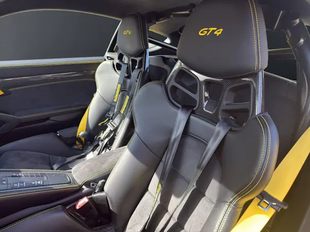 PORSCHE 718 Cayman GT4