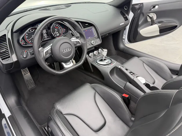 AUDI R8 Spyder 5.2 V10 Suzuka Gray Metallic R-Tronic