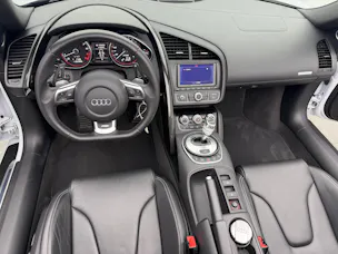 AUDI R8 Spyder 5.2 V10 Suzuka Gray Metallic R-Tronic
