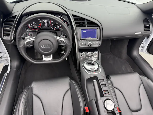 AUDI R8 Spyder 5.2 V10 Suzuka Gray Metallic R-Tronic