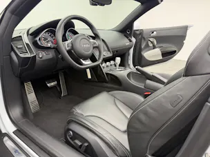AUDI R8 Spyder 5.2 V10 Suzuka Gray Metallic R-Tronic
