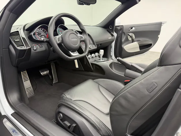 AUDI R8 Spyder 5.2 V10 Suzuka Gray Metallic R-Tronic