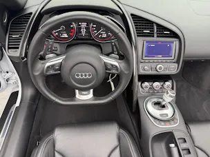 AUDI R8 Spyder 5.2 V10 Suzuka Gray Metallic R-Tronic