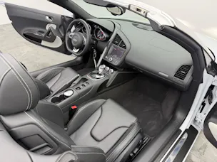 AUDI R8 Spyder 5.2 V10 Suzuka Gray Metallic R-Tronic