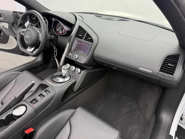 AUDI R8 Spyder 5.2 V10 Suzuka Gray Metallic R-Tronic