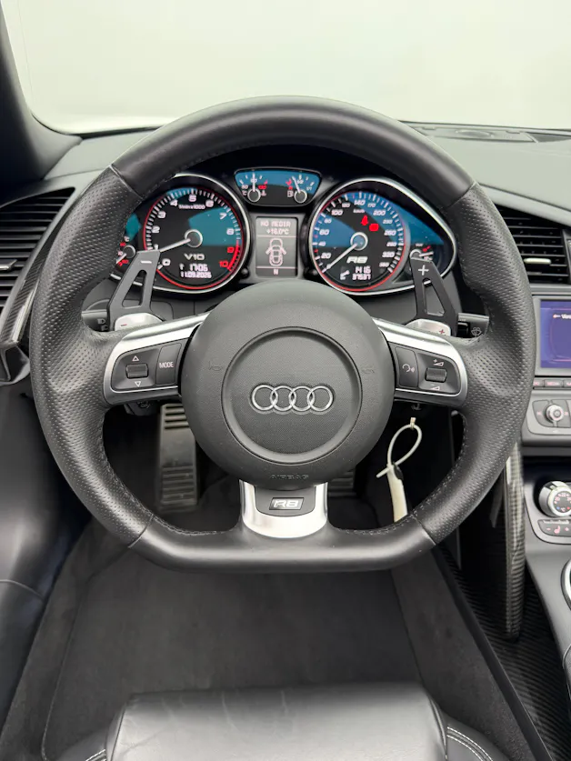 AUDI R8 Spyder 5.2 V10 Suzuka Gray Metallic R-Tronic