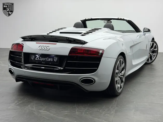 AUDI R8 Spyder 5.2 V10 Suzuka Gray Metallic R-Tronic