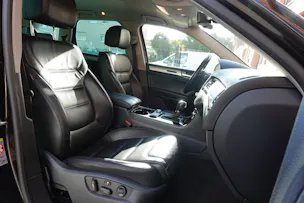 VW Touareg 3.0 TDI Tiptronic "*Véhicule Suisse * Attelage 3500 kg * Pack Confort* Interieur Cuir * Caméra 360 *"