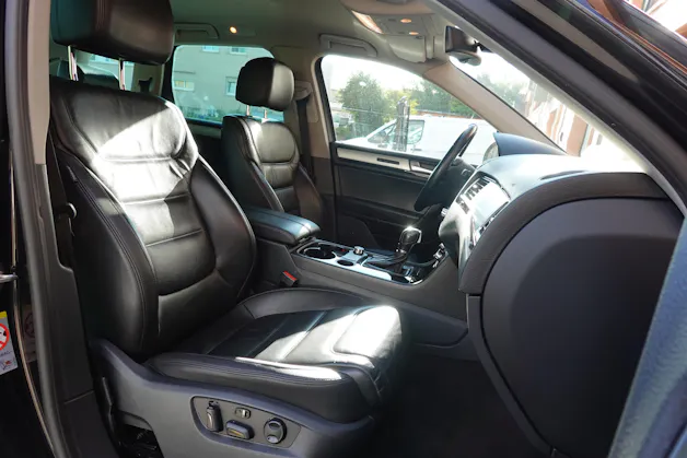VW Touareg 3.0 TDI Tiptronic "*Véhicule Suisse * Attelage 3500 kg * Pack Confort* Interieur Cuir * Caméra 360 *"