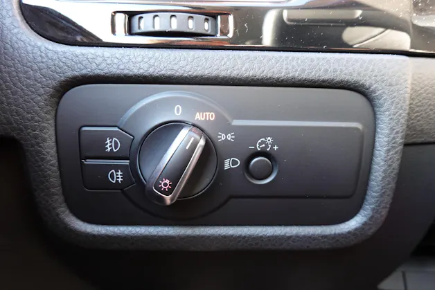 VW Touareg 3.0 TDI Tiptronic "*Véhicule Suisse * Attelage 3500 kg * Pack Confort* Interieur Cuir * Caméra 360 *"