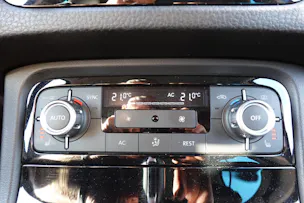 VW Touareg 3.0 TDI Tiptronic "*Véhicule Suisse * Attelage 3500 kg * Pack Confort* Interieur Cuir * Caméra 360 *"