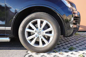 VW Touareg 3.0 TDI Tiptronic "*Véhicule Suisse * Attelage 3500 kg * Pack Confort* Interieur Cuir * Caméra 360 *"