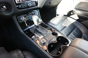 VW Touareg 3.0 TDI Tiptronic "*Véhicule Suisse * Attelage 3500 kg * Pack Confort* Interieur Cuir * Caméra 360 *"