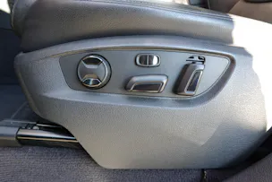 VW Touareg 3.0 TDI Tiptronic "*Véhicule Suisse * Attelage 3500 kg * Pack Confort* Interieur Cuir * Caméra 360 *"