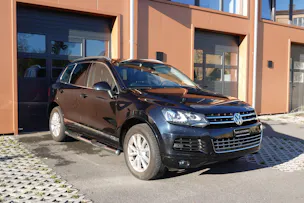VW Touareg 3.0 TDI Tiptronic "*Véhicule Suisse * Attelage 3500 kg * Pack Confort* Interieur Cuir * Caméra 360 *"