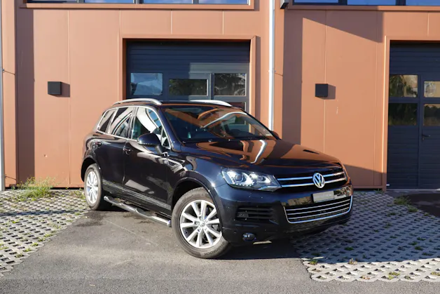 VW Touareg 3.0 TDI Tiptronic "*Véhicule Suisse * Attelage 3500 kg * Pack Confort* Interieur Cuir * Caméra 360 *"