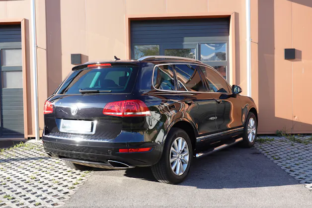 VW Touareg 3.0 TDI Tiptronic "*Véhicule Suisse * Attelage 3500 kg * Pack Confort* Interieur Cuir * Caméra 360 *"
