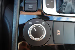VW Touareg 3.0 TDI Tiptronic "*Véhicule Suisse * Attelage 3500 kg * Pack Confort* Interieur Cuir * Caméra 360 *"