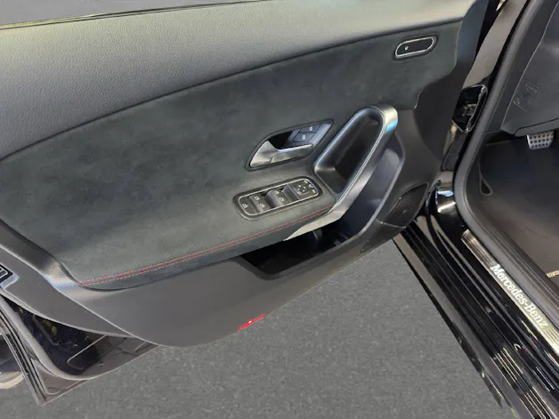 MERCEDES-BENZ A 200 AMG Line