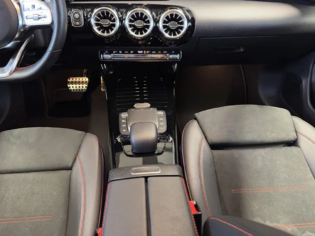 MERCEDES-BENZ A 200 AMG Line