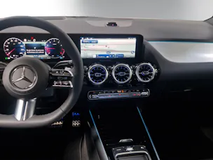 MERCEDES-BENZ GLA 200 Night Star 7G-DCT