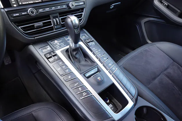 PORSCHE Macan PDK "* CH Auto * Sièges Chauffants * Tempomat Adaptatif * Caméra + Capteurs * Phares LED *"