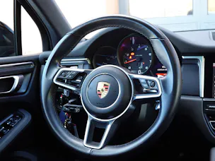 PORSCHE Macan PDK "* CH Auto * Sièges Chauffants * Tempomat Adaptatif * Caméra + Capteurs * Phares LED *"