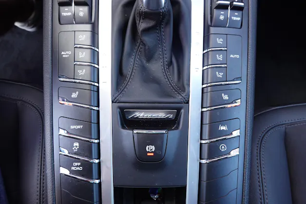 PORSCHE Macan PDK "* CH Auto * Sièges Chauffants * Tempomat Adaptatif * Caméra + Capteurs * Phares LED *"