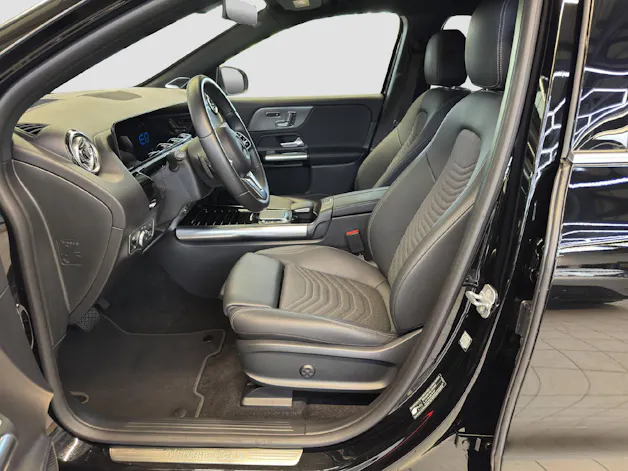 MERCEDES-BENZ EQA 300 Swiss Star Progressive 4MATIC