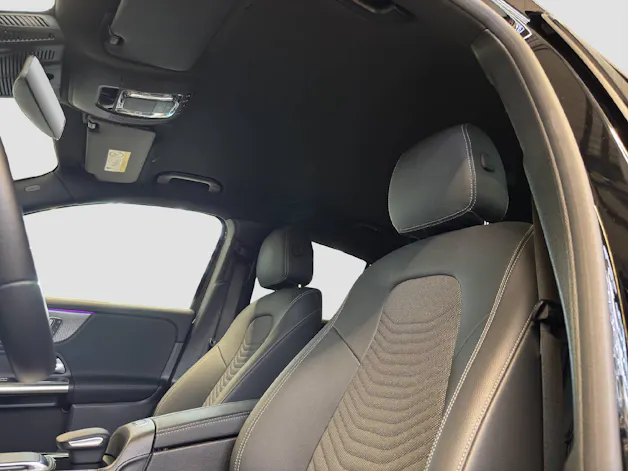 MERCEDES-BENZ EQA 300 Swiss Star Progressive 4MATIC