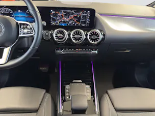 MERCEDES-BENZ EQA 300 Swiss Star Progressive 4MATIC