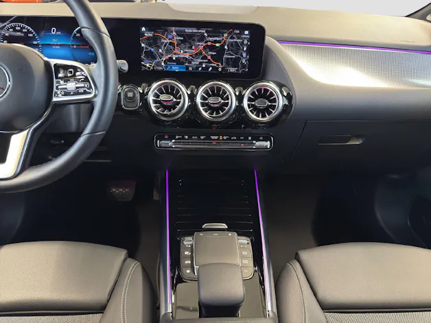 MERCEDES-BENZ EQA 300 Swiss Star Progressive 4MATIC