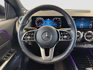 MERCEDES-BENZ EQA 300 Swiss Star Progressive 4MATIC