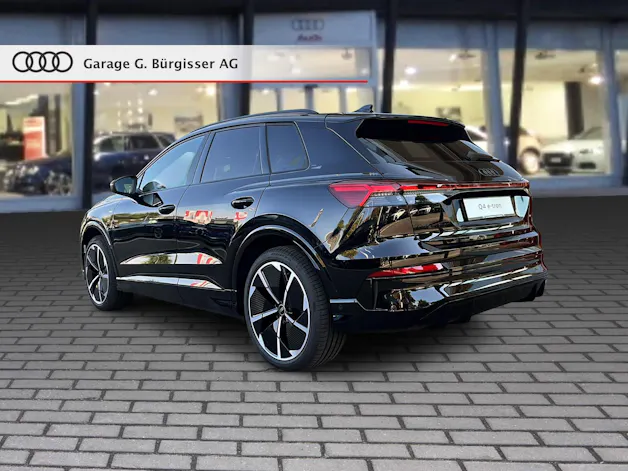 AUDI Q4 e-tron SUV quattro performance Swiss Ski Mythosschwarz Metallic