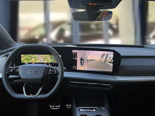 AUDI Q4 e-tron SUV quattro performance Swiss Ski Mythosschwarz Metallic