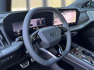 AUDI Q4 e-tron SUV quattro performance Swiss Ski Mythosschwarz Metallic