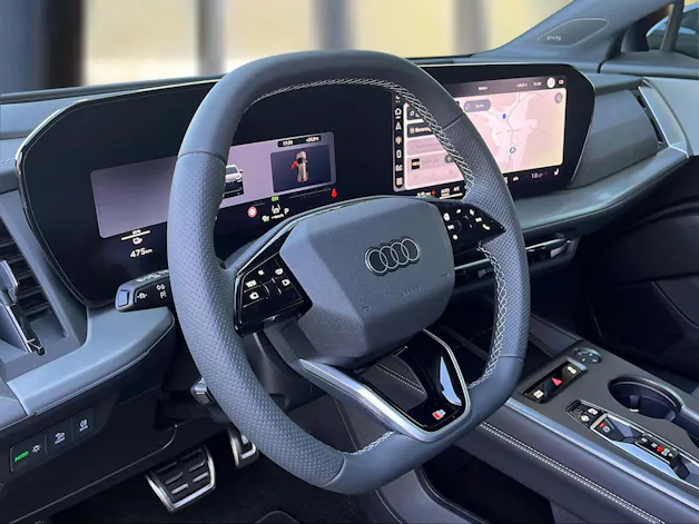AUDI Q4 e-tron SUV quattro performance Swiss Ski Mythosschwarz Metallic