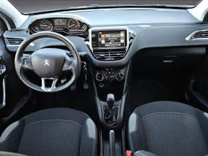 PEUGEOT 208 1.2 PureTech Style