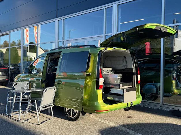 VW Caddy Maxi 2.0 TDI California DSG Golden Green