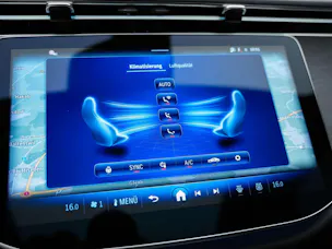 MERCEDES-BENZ E 220 d AMG Line 9G-Tronic *Werksgarantie*21" Felgen*Panorama*Lenkradheizung*
