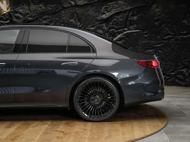 MERCEDES-BENZ E 220 d AMG Line 9G-Tronic *Werksgarantie*21" Felgen*Panorama*Lenkradheizung*