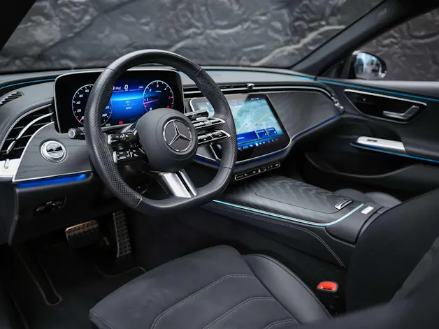 MERCEDES-BENZ E 220 d AMG Line 9G-Tronic *Werksgarantie*21" Felgen*Panorama*Lenkradheizung*