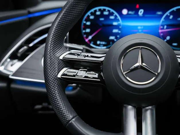 MERCEDES-BENZ E 220 d AMG Line 9G-Tronic *Werksgarantie*21" Felgen*Panorama*Lenkradheizung*