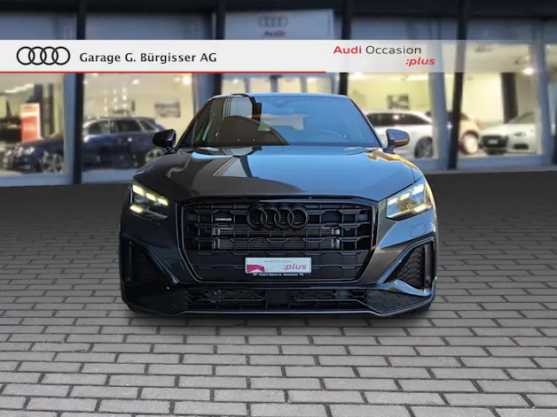 AUDI Q2 40 TFSI S line Attraction quattro S-tronic Daytonagrau Perleffekt