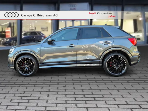 AUDI Q2 40 TFSI S line Attraction quattro S-tronic Daytonagrau Perleffekt