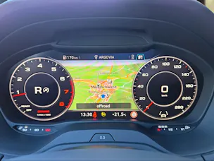 AUDI Q2 40 TFSI S line Attraction quattro S-tronic Daytonagrau Perleffekt