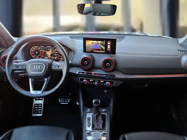 AUDI Q2 40 TFSI S line Attraction quattro S-tronic Daytonagrau Perleffekt