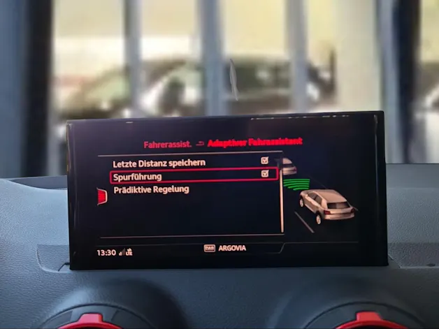 AUDI Q2 40 TFSI S line Attraction quattro S-tronic Daytonagrau Perleffekt