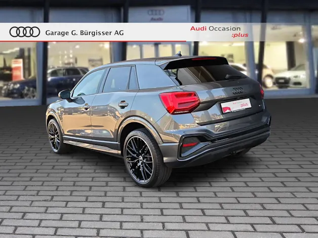 AUDI Q2 40 TFSI S line Attraction quattro S-tronic Daytonagrau Perleffekt