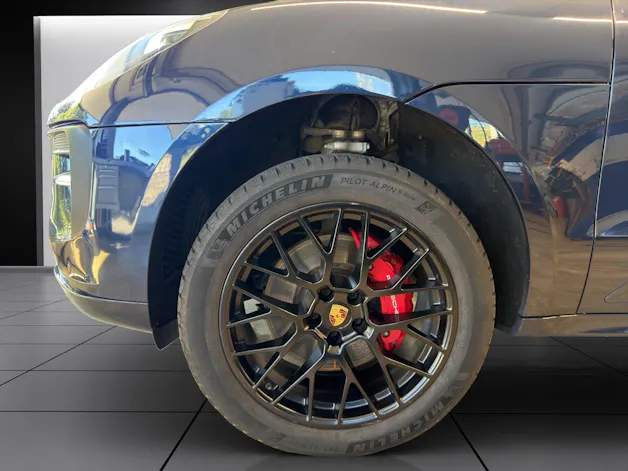 PORSCHE Macan GTS